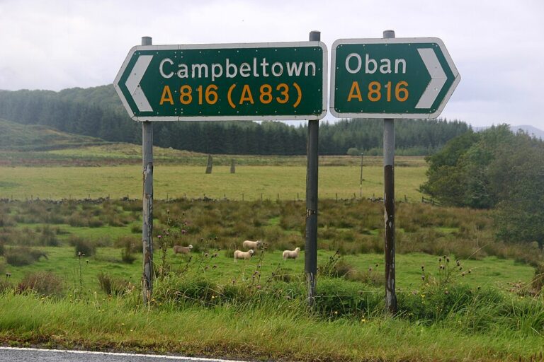 A photo showing road signs pointing to Campbeltown and Oban in Argyll. Gerd Eichmann, CC BY-SA 4.0 , via Wikimedia Commons